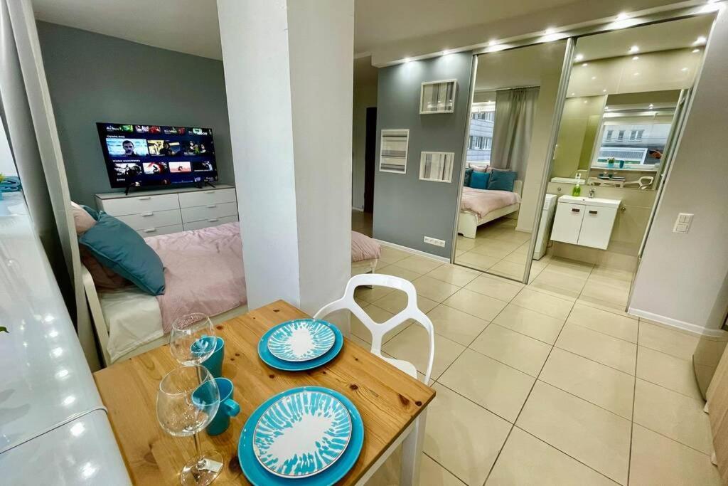 Gold 3 Metro X2 Wifi 300 Mbs 60'Tv Netflix Hbo Appletv+ Apartment Varşovia Exterior foto